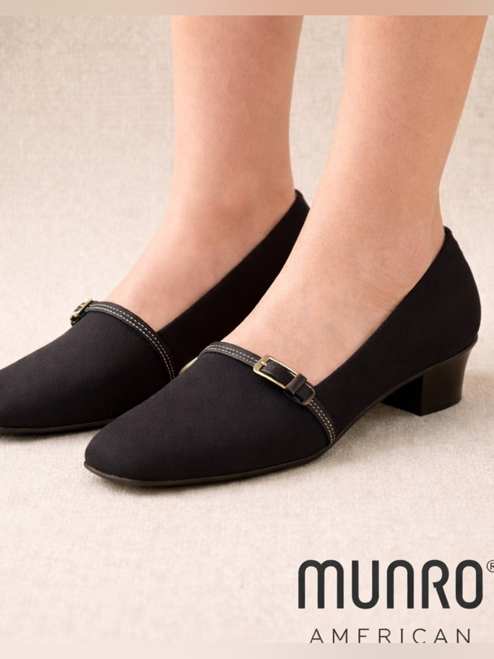 Munro American Black Low Heel Comfort Pumps Buckle Detail Size 9 W